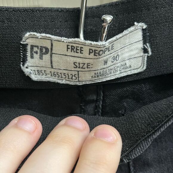 FREE PEOPLE Penny Pull On Flare Jeans in Washed Black SZ 30 10 - Picture 5 of 5